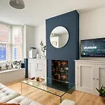 Love Lane - Cosy & Modern City Centre Guest Suite