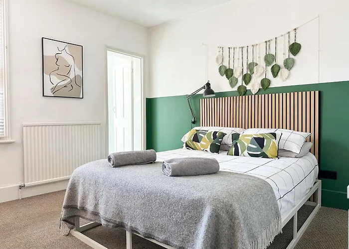 Love Lane - Cosy & Modern City Centre Guest Suite